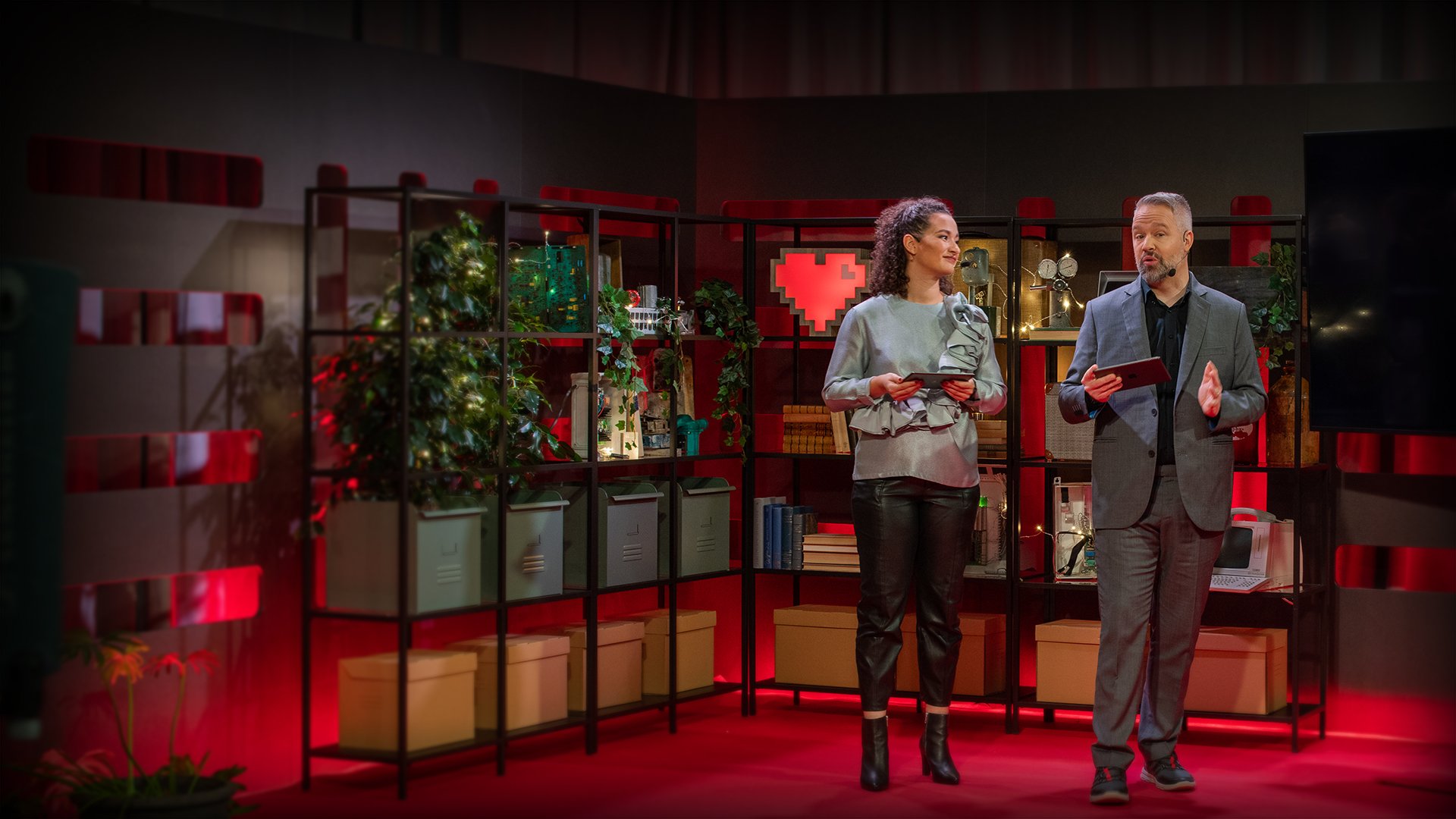 Aisha Mossberg och Måns Jonasson i studion från Internetdagarna